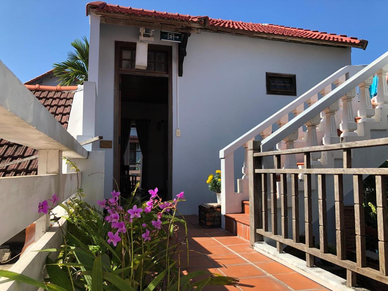 Charming Homestay Хойан Экстерьер фото